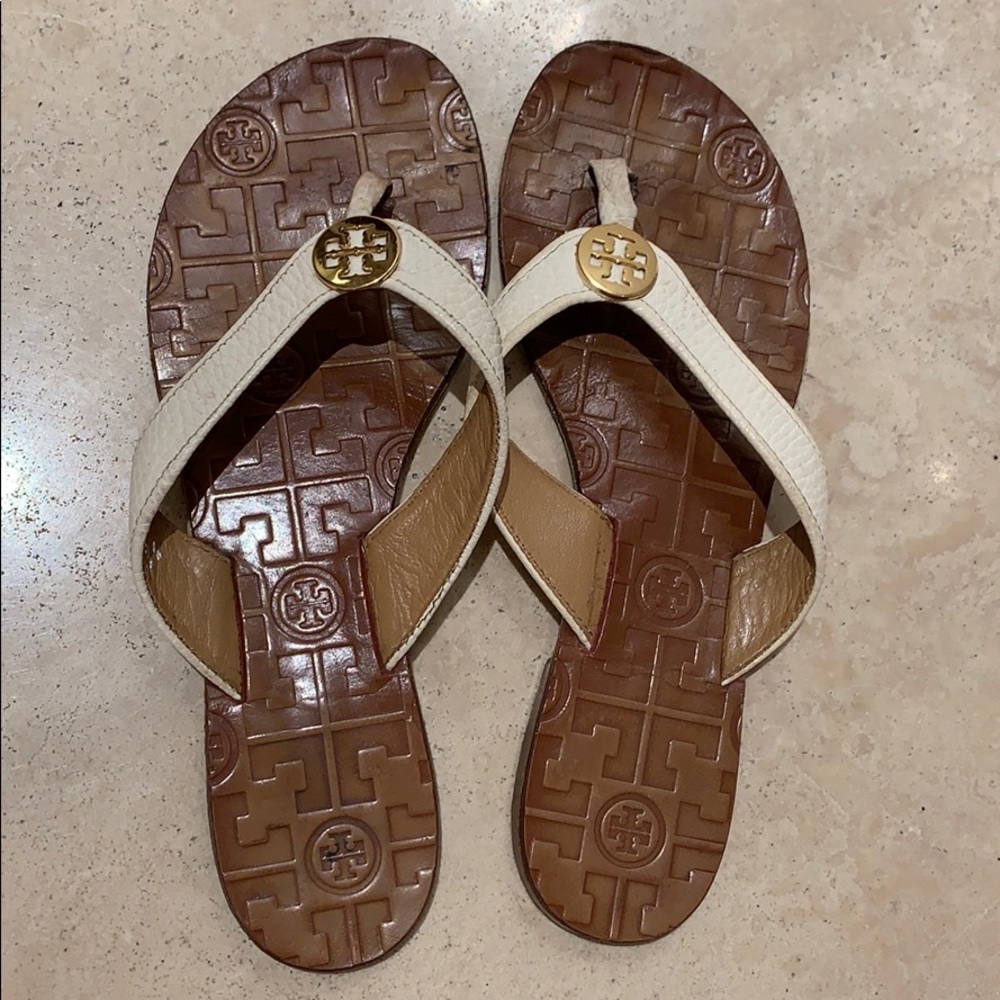 Toryburch Thora thong size 6